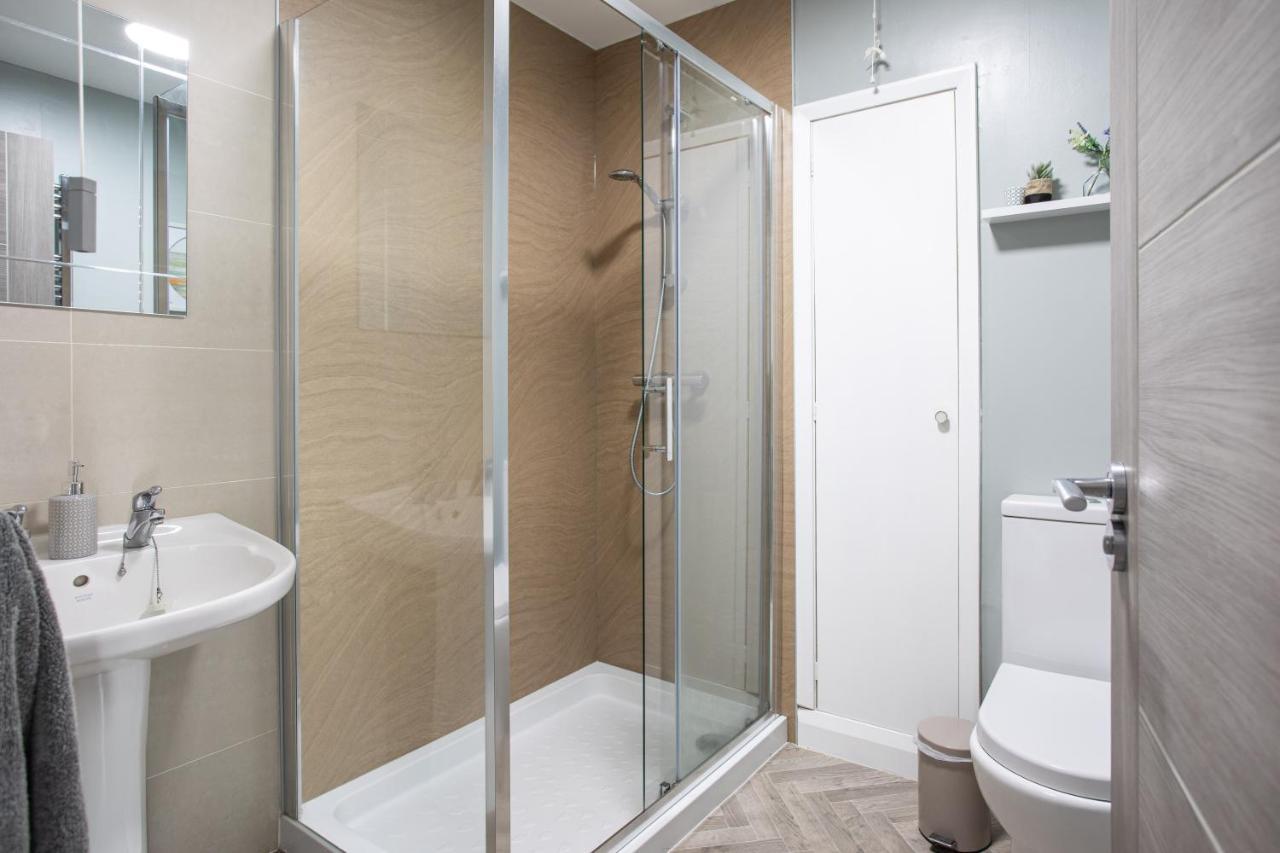 New Lisburn Road Apartment - Free Parking Belfast Bagian luar foto