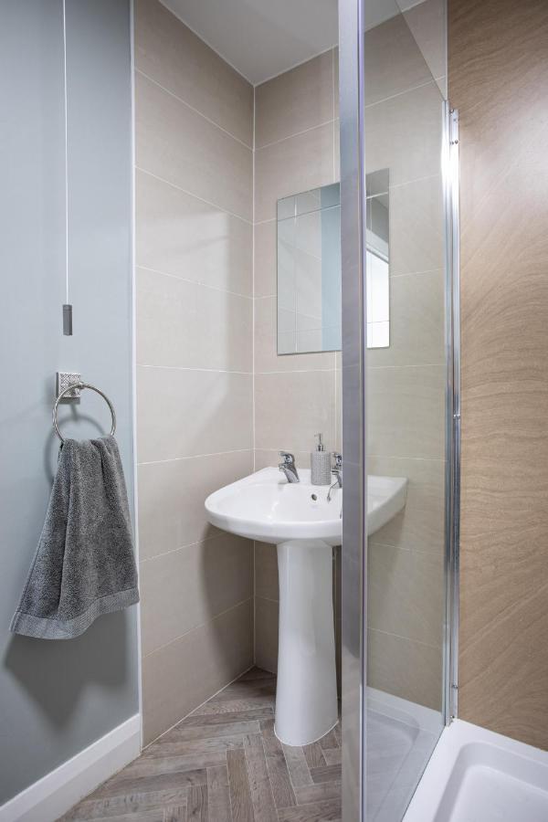 New Lisburn Road Apartment - Free Parking Belfast Bagian luar foto