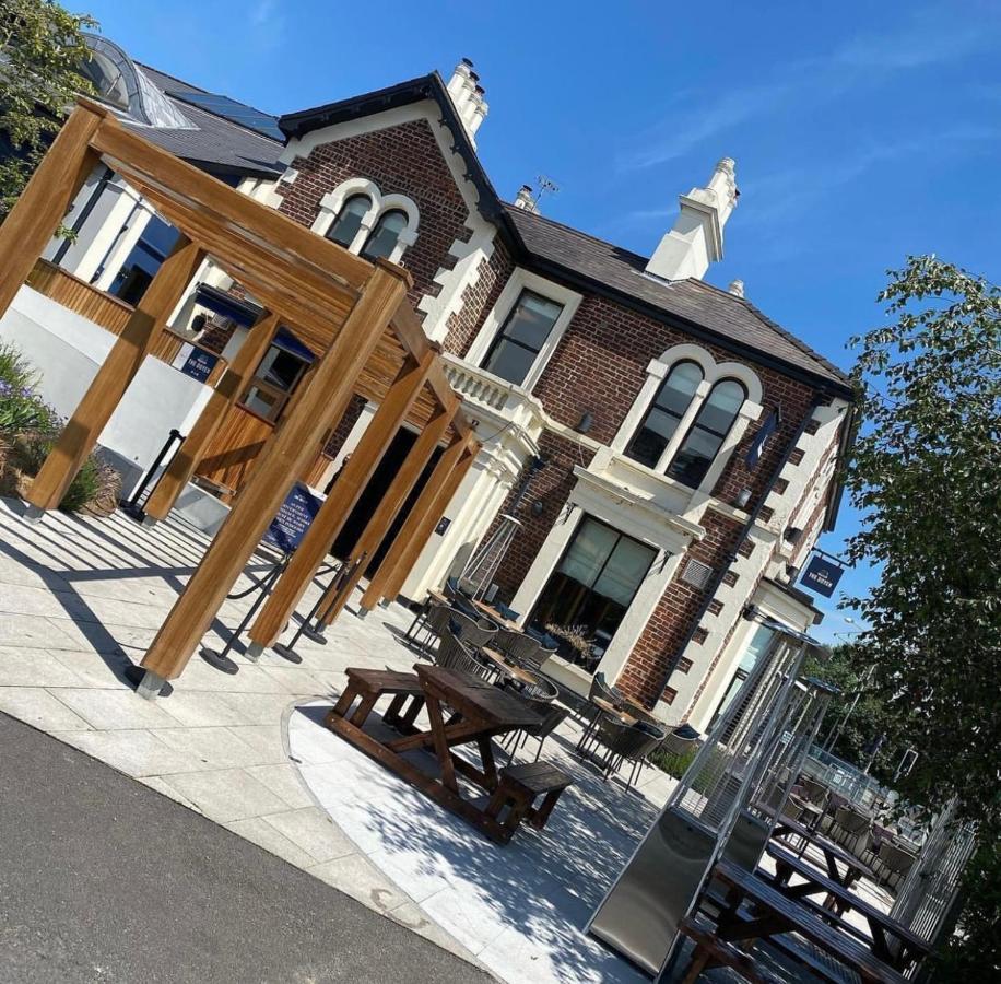 New Lisburn Road Apartment - Free Parking Belfast Bagian luar foto